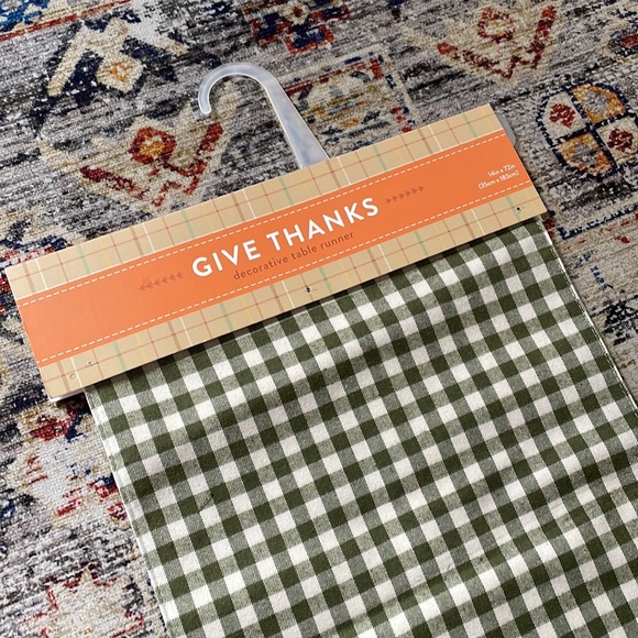 Decorative table runner - Picture 3 of 6